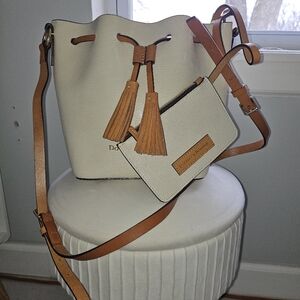🤍Dooney & Bourke Serena Crossbody Bucket Bag In Bone & Olive W/ Wristlet Set🤍